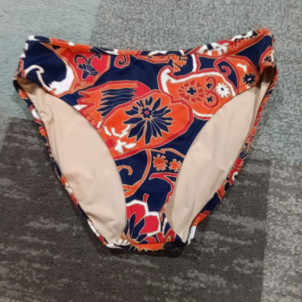 Bikini Set - Picture 4 of 5